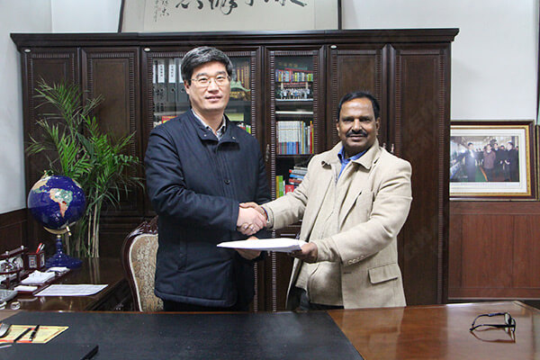 新鄉(xiāng)長(zhǎng)城機(jī)械與巴基斯坦客戶合作現(xiàn)場(chǎng)