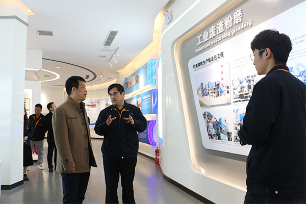 河南省商務(wù)廳領(lǐng)導蒞臨新鄉(xiāng)長城機械實地核查電子商務(wù)發(fā)展情況