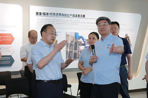 新鄉(xiāng)市政府市長魏建平到長城機(jī)械調(diào)研督導(dǎo)“萬人助萬企”活動開展情況